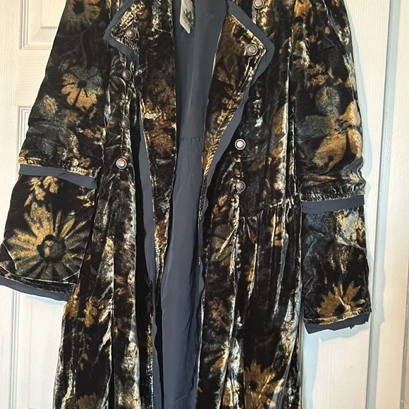 Sale. New free people hazel duster blk motif